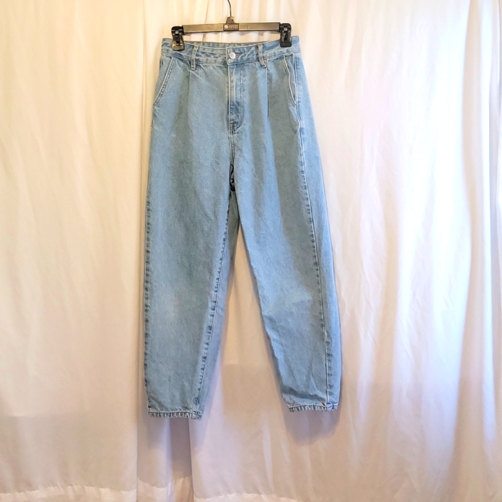 SHEIN, high waisted mom jeans. Size: M(6) Color: medium wash.